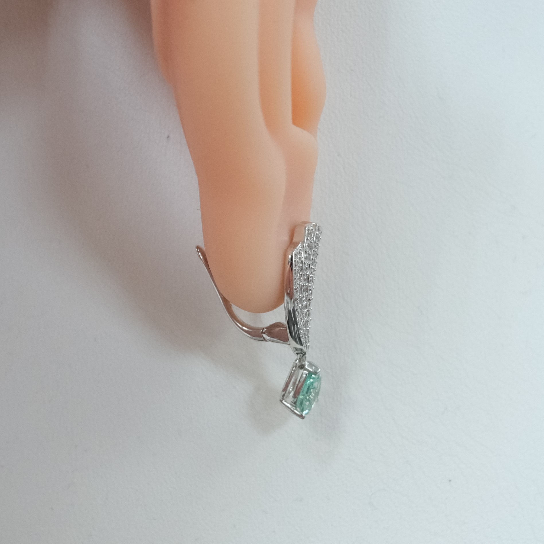 Серебряные серьги с апатитами